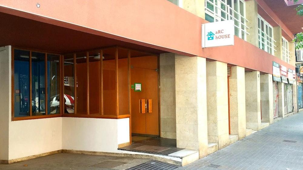 Hostel Arc House Barcelona Exterior foto